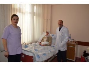 Göz Kapakları İçe Dönen Hasta Ameliyatla Kurtuldu
