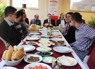 Mustafa Özkafa Yazı İşleri Masası'nda