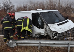 Konya'da para nakil aracıyla yolcu minibüsü çarpıştı: 14 yaralı