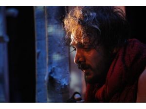 Bir İnsan Bir Ağaç Bir Köpek Yeniden Sahnede