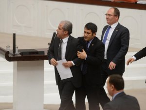 Tayyar ile BDP'li Kaplan Meclis'te tartıştı