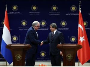 Davutoğlu: Ab, Kıbrıs’ta Bir Tarafı Kayırırsa Müzakerelere Büyük Zarar Verir