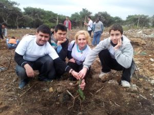 Hiçbir Şey Ağaç Dikmelerine Engel Olamadı