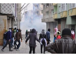 Silopi’de Terör Yandaşları, Kadın Elbisesi Giyip Irak Yolunu Kapattı