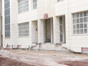 Adalet Sarayı çok çabuk yıprandı!