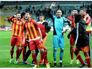 Kayserispor, 9 Hafta Sonra Gelen Galibiyetin Sevincini Yaşıyor