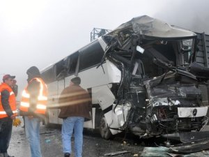 Zincirleme kaza: 3 ölü, 20 yaralı