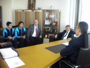 Hayırsever İşadamına Öğrencilerden Doğum Günü Sürprizi