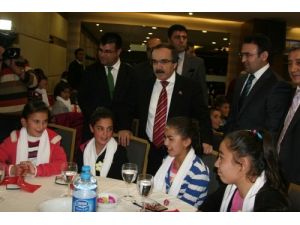 ‘çocuklar Üşümesin Kampanyası’nda Hacivat-karagöz Sürprizi