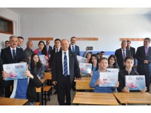 Fatih Projesi Kapsamında 2 Bin 885 Tablet Bilgisayar Dağıtıldı