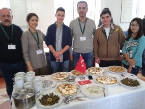 Anadolu Lisesi Öğrencileri Portekiz'de Geleneksel Yemekleri Tanıttı