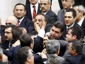 Meclis’teki kavgada Erdem yaralandı