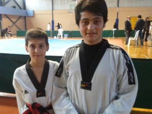 Fatih Koleji'nin İki Öğrencisi Tekvandoda Birinci Oldu