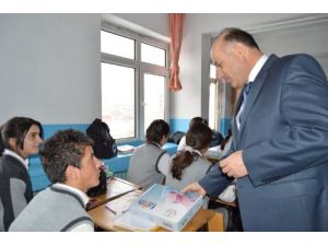 Ardahan'da 101 Minik Öğrenci Tabletlerine Kavuştu