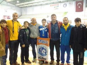 Kayserili Sporcular Yüzmede İtalya’dan Madalyalarla Döndü