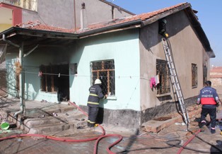 Müstakil evde çıkan yangın korkuttu