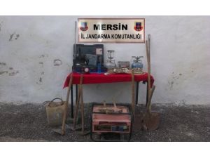 Mersin'de Define Avcıları Suçüstü Yakalındı