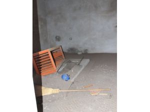 Türbeyi Tahrip Edenlere Vatandaş Tepki Gösterdi