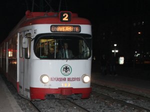 Tramvay kadına çarptı!