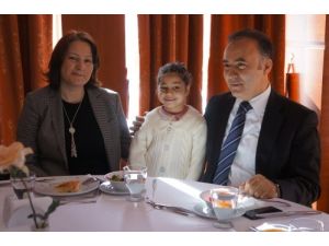 Vali Altıparmak'tan, Koruyucu Ailelere Yemekli Teşekkür