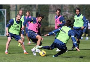 Fenerbahçe Günün İlk Antrenmanını Gerçekleştirdi