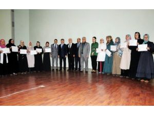 Aile Eğitim Seminerine Katılan Velilere Sertifika