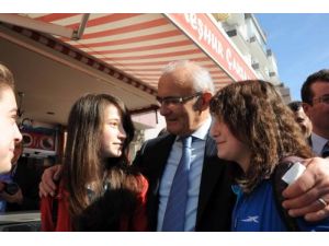 Başkan Yılmaz’dan Gazi Çocuğu İkizlere Doğumgünü Sürprizi