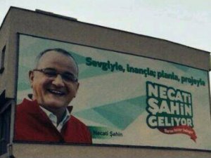 CHP'nin Bursa adayı afişlerde parti logosunu unuttu