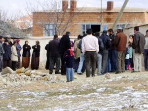 Babasını, kafasına taşla vurarak öldürdü