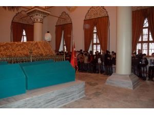 Bursa Polisi, Çocukların Elinden Tuttu