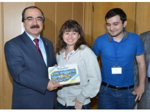Yabancı Öğrencilerden Vali Coş'a Ziyaret
