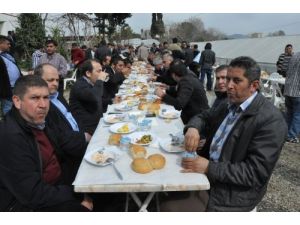 Ab Bakanı Çavuşoğlu Annesi İçin Verilen Mevlit Yemeğine Katıldı