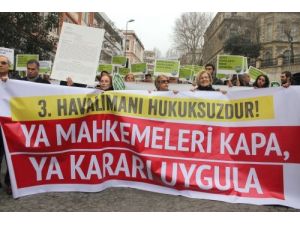 Havalimanı İnşaatının Durdurulması İçin Valiliğe Yürüdüler