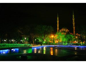 Hacıveyszade Camii'nden gece manzaraları