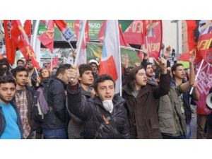 Kızılay'da Yol Kapatan Grup İle Sürücüler Arasında Gerginlik Yaşandı