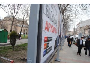 Afyonkarahisar'da Yasağa Rağmen Bilboard Asılmasına Muhalefetten Tepki
