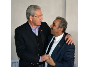 Chp Ve Mhp’li Adaylar Birbirlerine Sarıldı