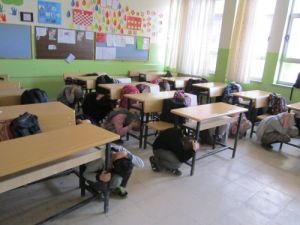 Eflani'de Öğrencilere Deprem Tatbikatı Yaptırıldı