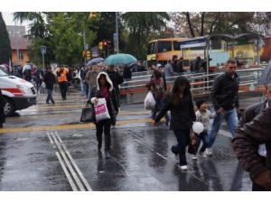 İstanbul'da Yağmur Etkili Oluyor