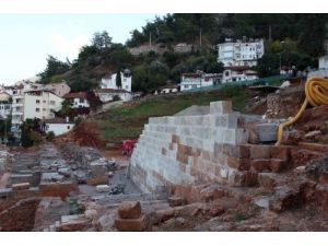 Fetniye'deki Telmessos Antik Tiyatro Turizm Sezonuna Yetişmeyecek