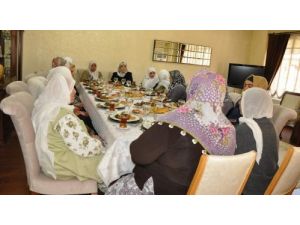 Siirt Valisi, Evinde Şehit Ailelerini Ağırladı