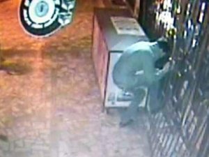 Üç denemeye rağmen markete giremedi