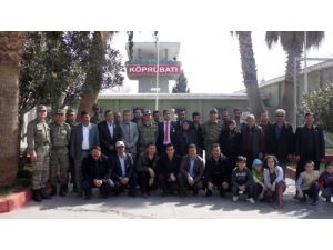 Şehit Aileleri Ve Gazilerden Sınır Karakollarına Moral Ziyareti