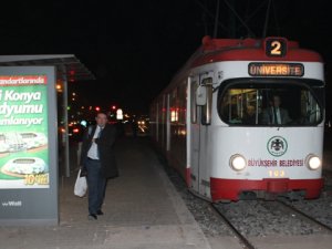 Tramvayın çarptığı kadın yaşam mücadelesini kaybetti