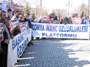 Başörtüsü baskıların sembolü oldu