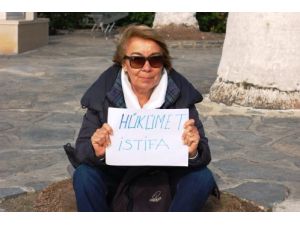 Bodrum'da Hükümete Karşı Tek Kişilik Sessiz Eylem Yaptı