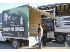 Üniversite Öğrencilerinden Depremzedelere Yardım