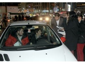 Sivas’ta Gençler, Sürücülere Sis Farını Anlattı