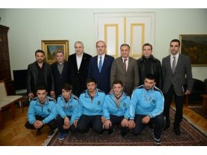 Minderin Pehlivanları, Altınları Topladı