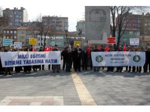 Aktif Eğitim-sen Kütahya Temsilcisi Yurt: Dönüşüm Değil Anayasa İhlali
